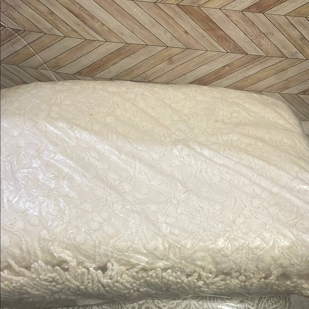 VINTAGE Brocatelle Bedding‎ off white Taylor-maker. Twin. Wedding ring design
